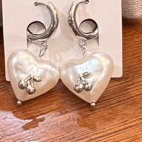 Load image into Gallery viewer, Pearl Heart Drop Earrings!
