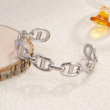 Load image into Gallery viewer, Classic Link Style Bangle

