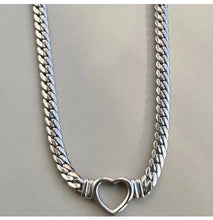 Load image into Gallery viewer, Retro Heart Necklace - 18k white gold plated
