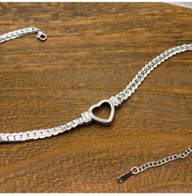 Load image into Gallery viewer, Retro Heart Necklace - 18k white gold plated
