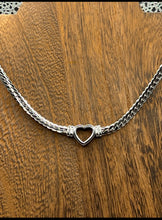 Load image into Gallery viewer, Retro Heart Necklace - 18k white gold plated
