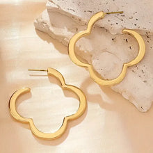 Load image into Gallery viewer, Golden Clover Earrings
