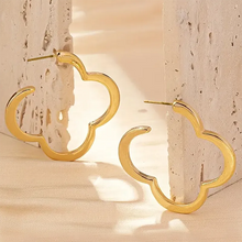 Load image into Gallery viewer, Golden Clover Earrings
